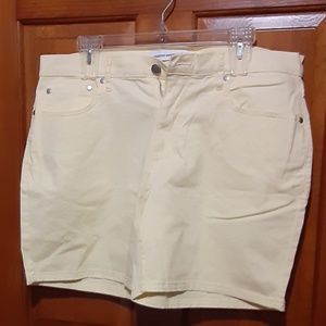 Amazon Essentials Yellow Stretch Twill Shorts